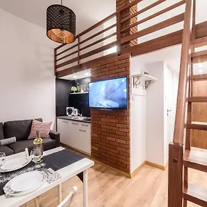 2 Nights - Great Location, Right Next To Main Rail And Bus Station, 10 Min To Main Square By Foot Krakov